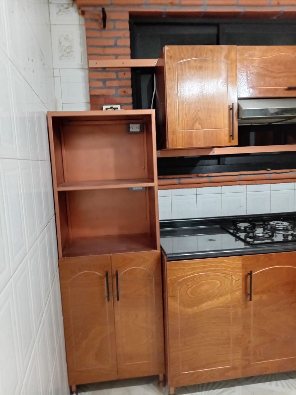 Alacena con acabado madera